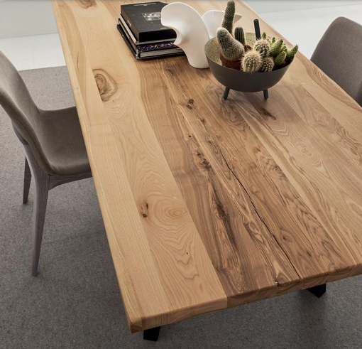 Table en bois massif